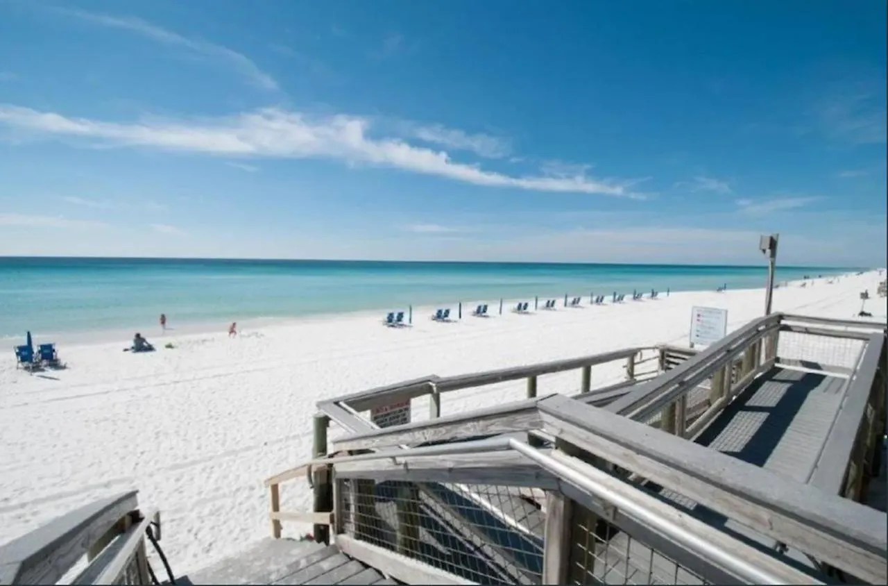 Beachfront - Huge, 3Bdr-2Ba Condo Sleeps 10 People, Great For Groups location