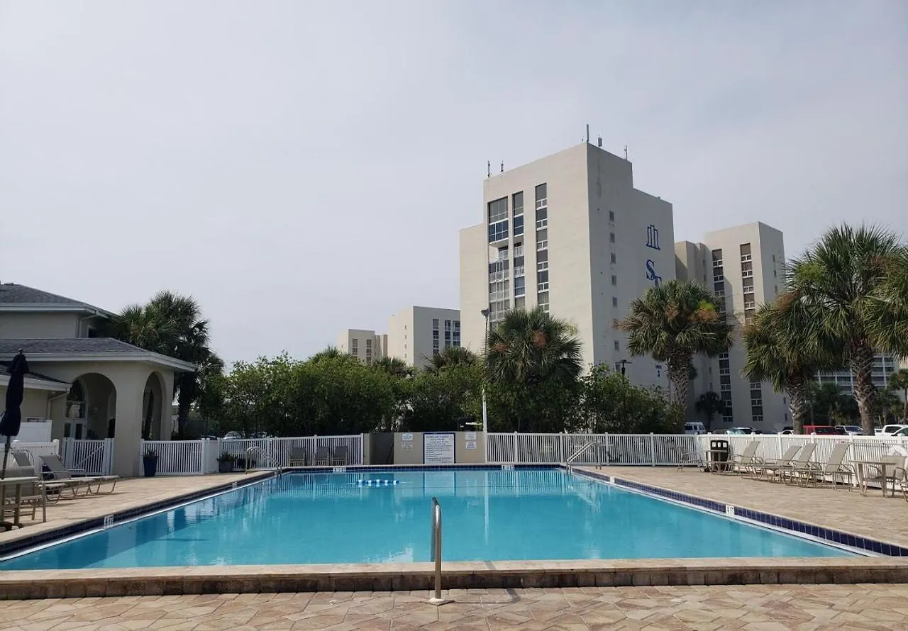 Apartment Beachfront - Huge, 3Bdr-2Ba Condo Sleeps 10 People, Great For Groups Destin
