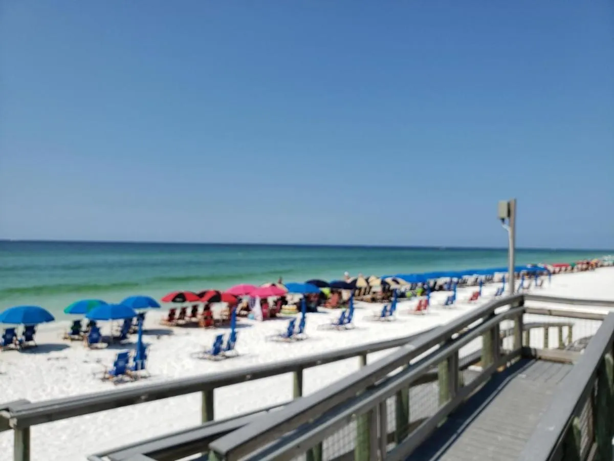 Apartment Beachfront - Huge, 3Bdr-2Ba Condo Sleeps 10 People, Great For Groups Destin