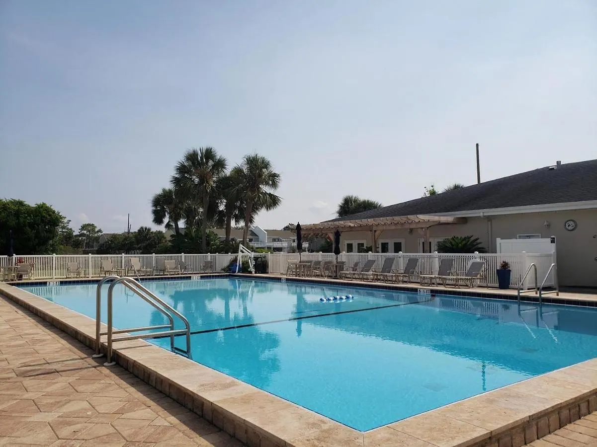 Beachfront - Huge, 3Bdr-2Ba Condo Sleeps 10 People, Great For Groups Destin Apartment