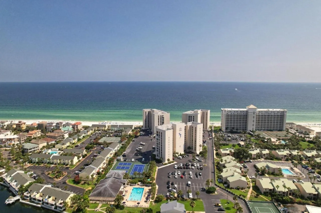 Beachfront - Huge, 3Bdr-2Ba Condo Sleeps 10 People, Great For Groups Destin 0*,  United States