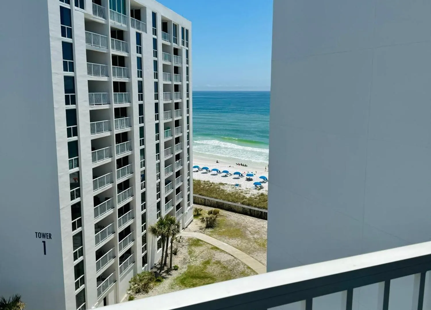 Beachfront - Huge, 3Bdr-2Ba Condo Sleeps 10 People, Great For Groups Destin United States