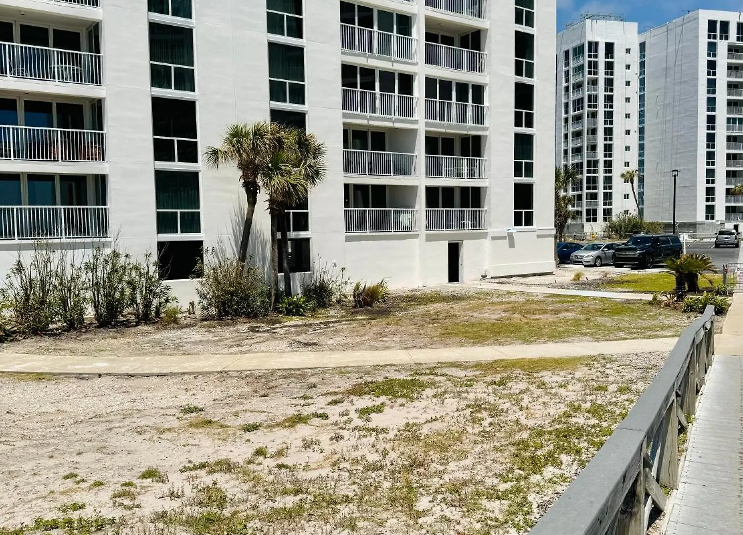 Beachfront - Huge, 3Bdr-2Ba Condo Sleeps 10 People, Great For Groups Destin
