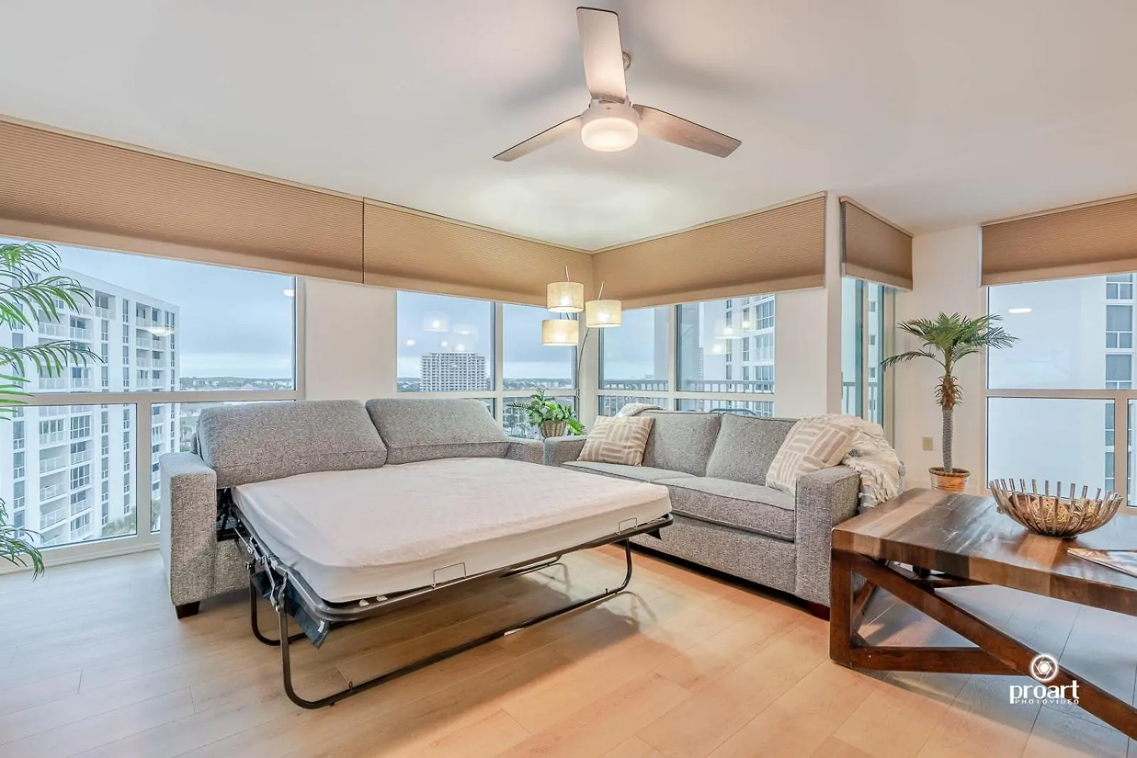 Beachfront - Huge, 3Bdr-2Ba Condo Sleeps 10 People, Great For Groups Destin Apartment
