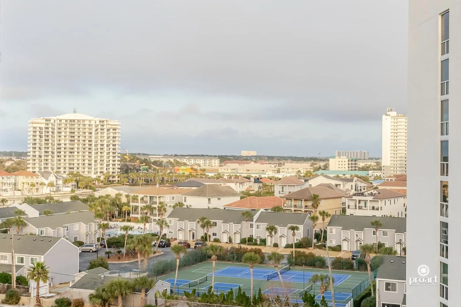 Beachfront - Huge, 3Bdr-2Ba Condo Sleeps 10 People, Great For Groups Destin
