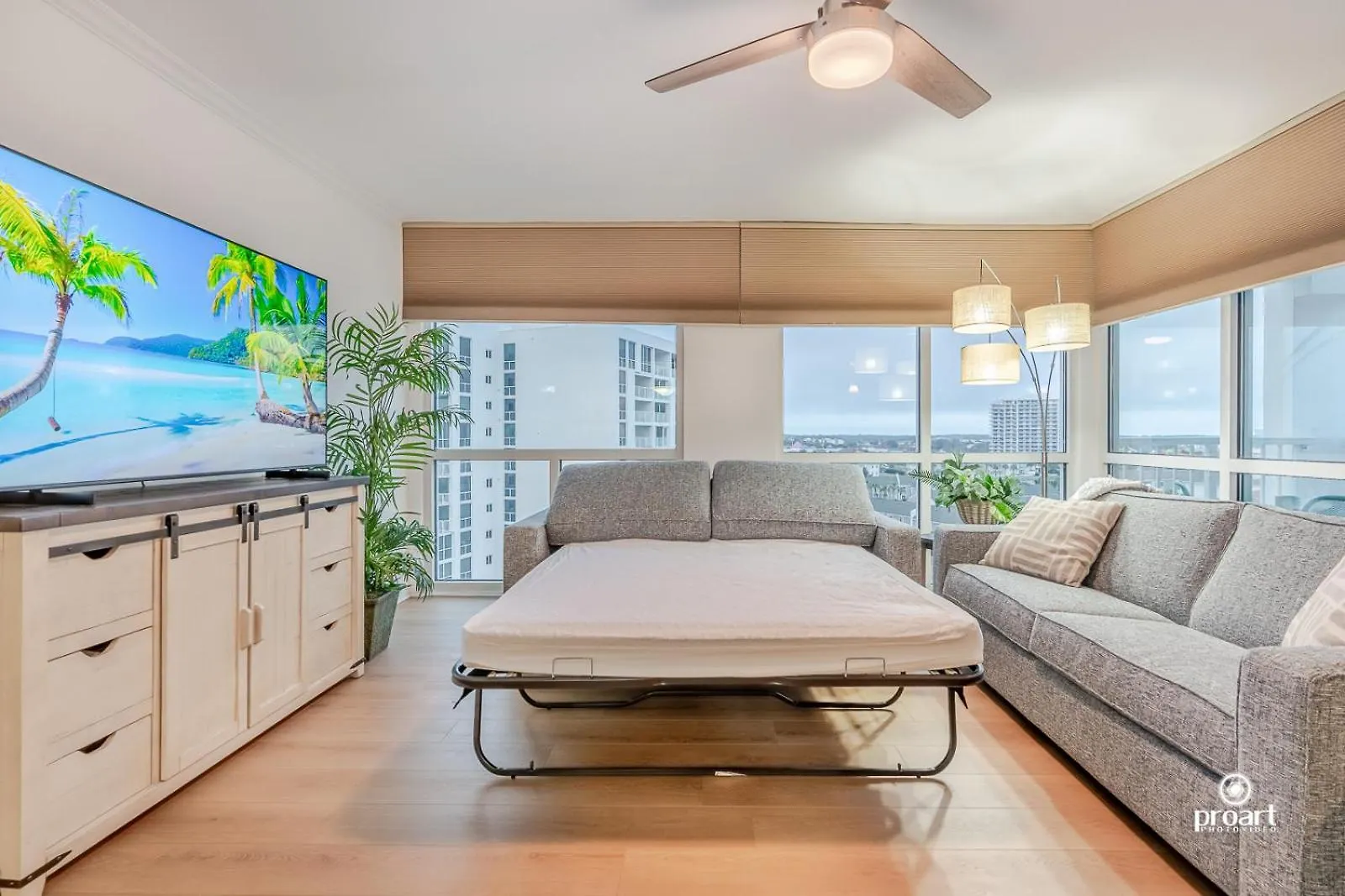 Beachfront - Huge, 3Bdr-2Ba Condo Sleeps 10 People, Great For Groups Destin 0*,