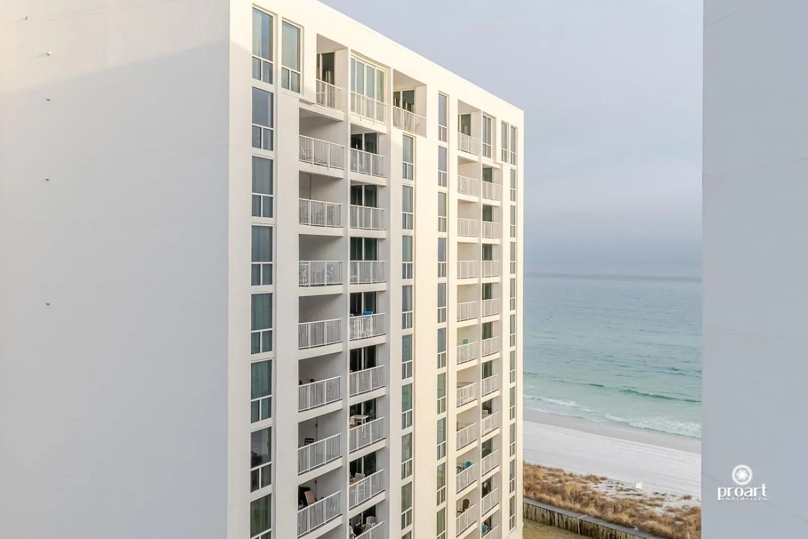 Beachfront - Huge, 3Bdr-2Ba Condo Sleeps 10 People, Great For Groups Destin