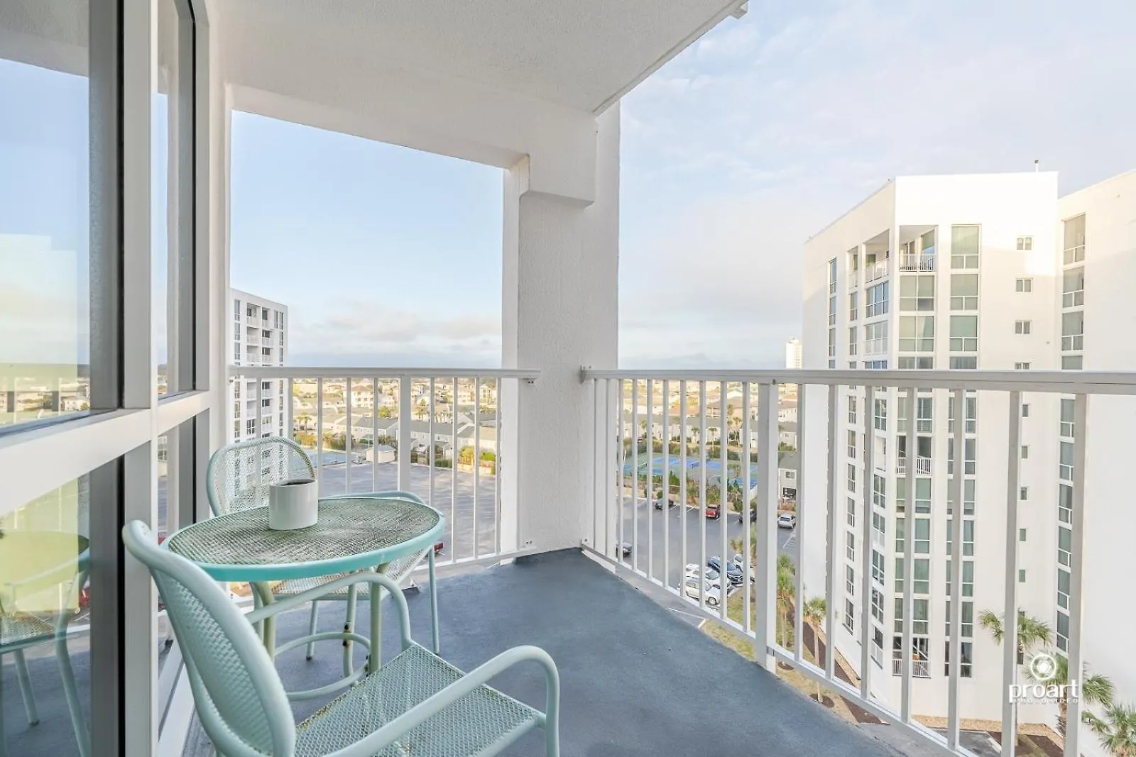 Beachfront - Huge, 3Bdr-2Ba Condo Sleeps 10 People, Great For Groups Destin