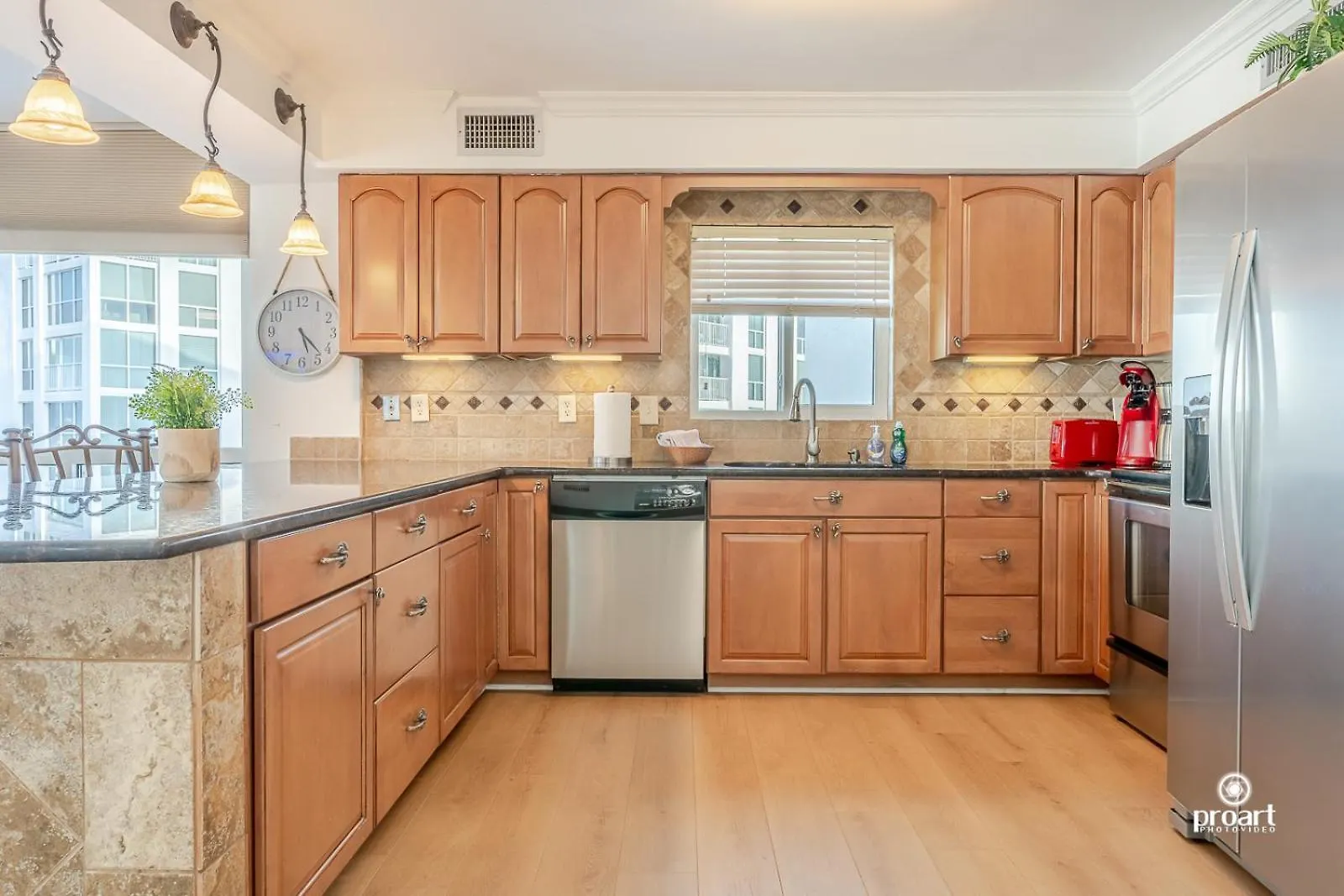 Apartment Beachfront - Huge, 3Bdr-2Ba Condo Sleeps 10 People, Great For Groups Destin