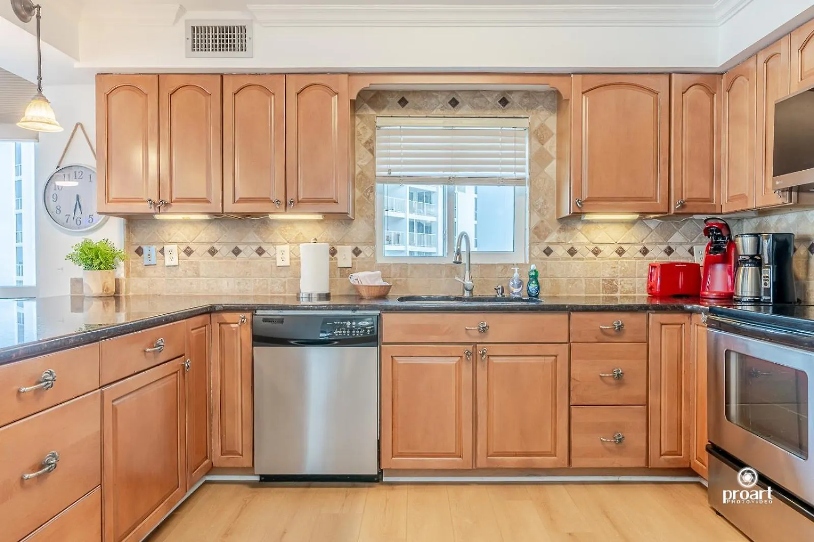 Beachfront - Huge, 3Bdr-2Ba Condo Sleeps 10 People, Great For Groups Destin United States