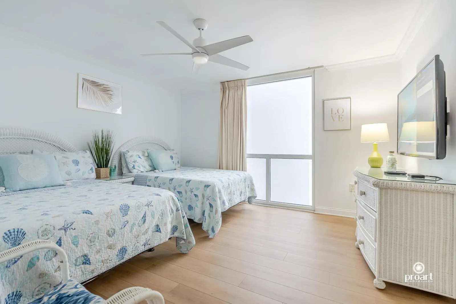 Beachfront - Huge, 3Bdr-2Ba Condo Sleeps 10 People, Great For Groups Destin 0*,