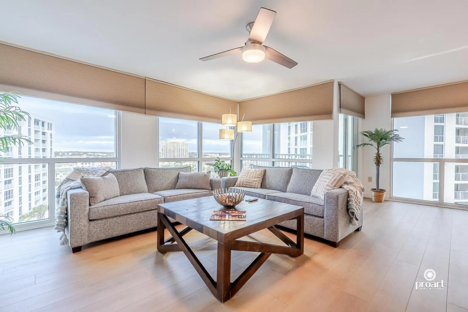 Beachfront - Huge, 3Bdr-2Ba Condo Sleeps 10 People, Great For Groups Destin Apartment