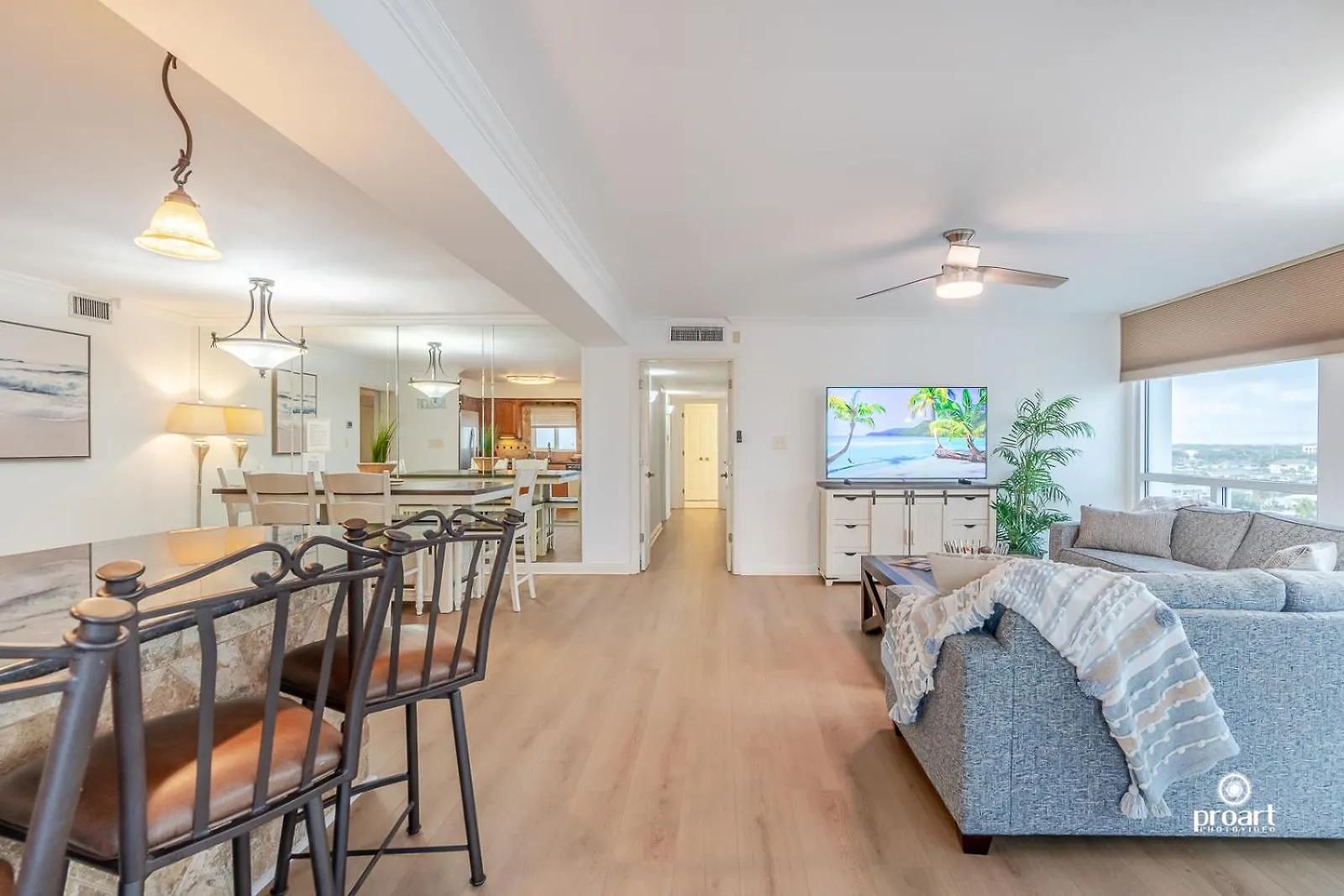 Beachfront - Huge, 3Bdr-2Ba Condo Sleeps 10 People, Great For Groups Destin United States