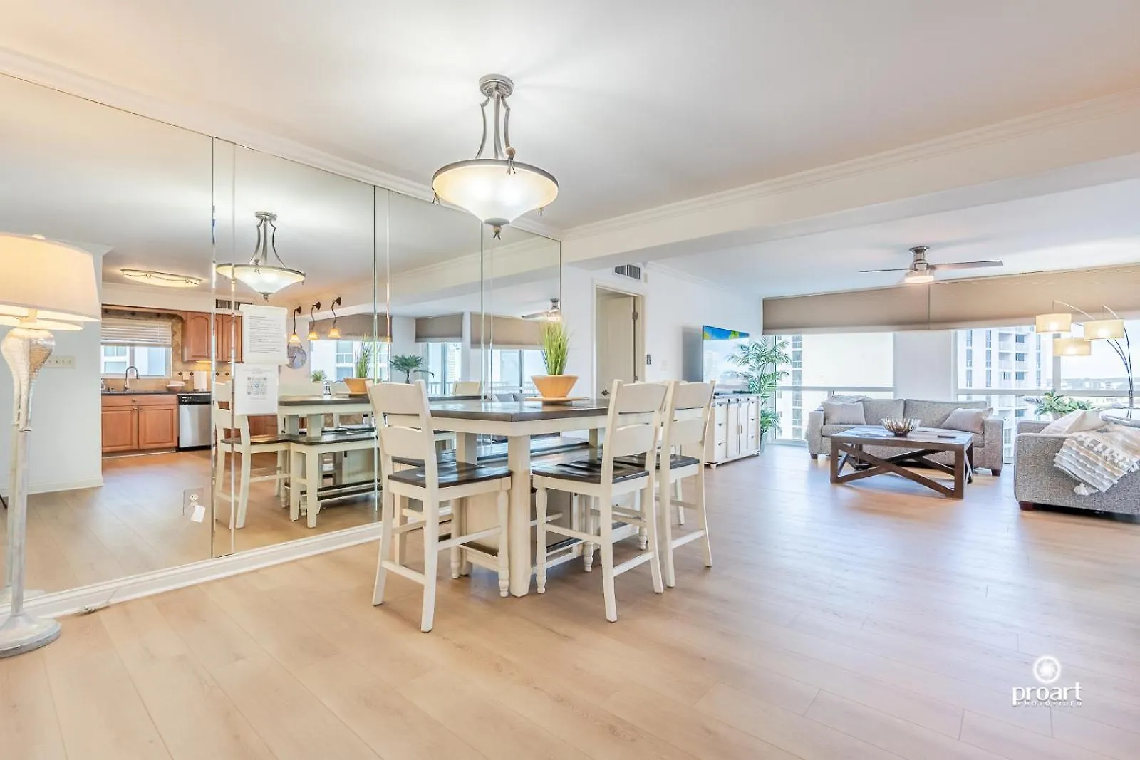 Apartment Beachfront - Huge, 3Bdr-2Ba Condo Sleeps 10 People, Great For Groups Destin