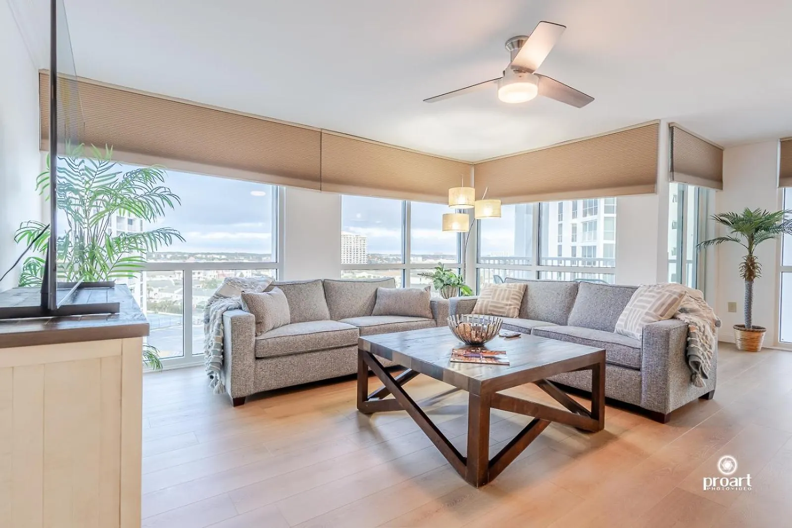 Beachfront - Huge, 3Bdr-2Ba Condo Sleeps 10 People, Great For Groups Destin 0*,  United States