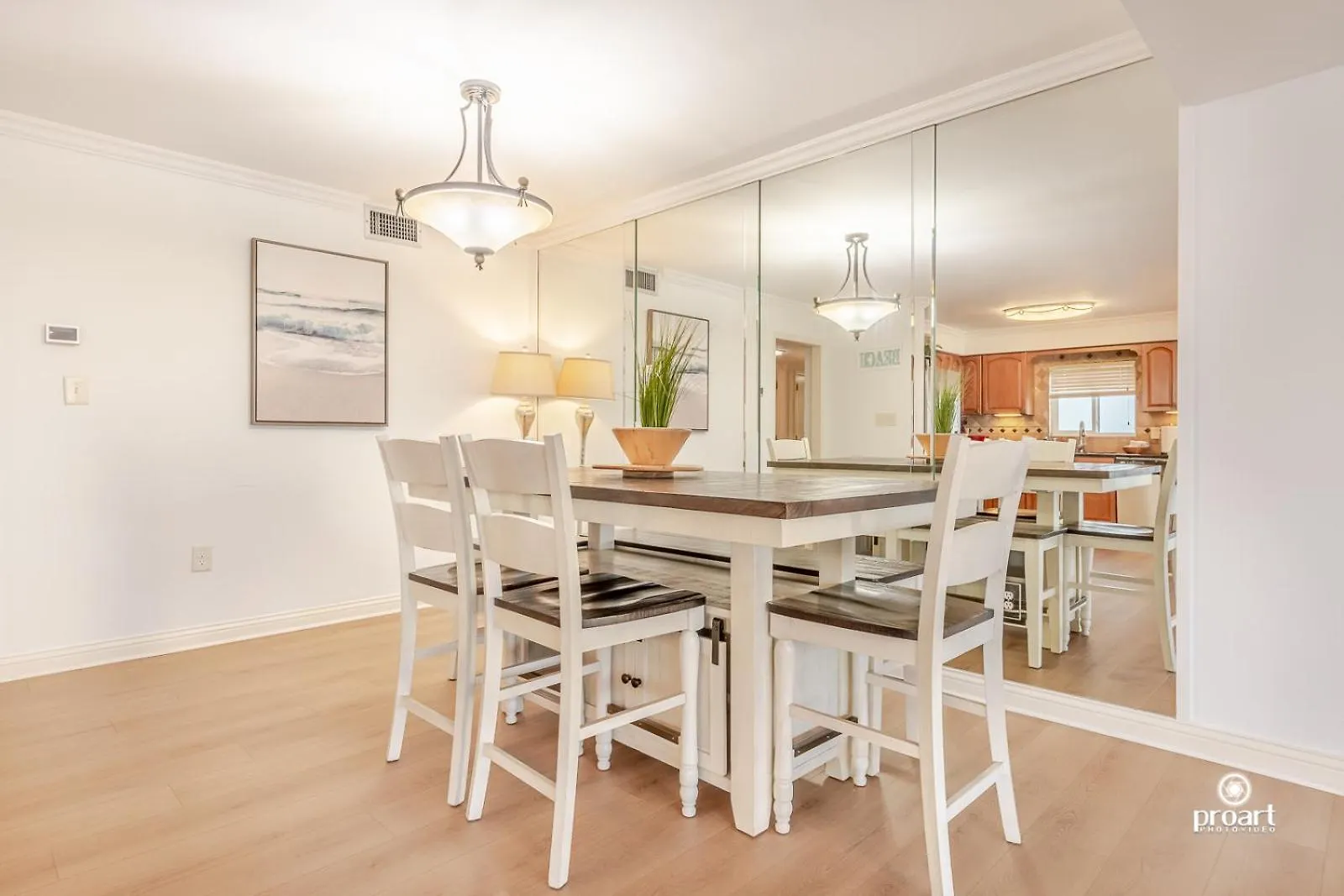 Beachfront - Huge, 3Bdr-2Ba Condo Sleeps 10 People, Great For Groups Destin Apartment