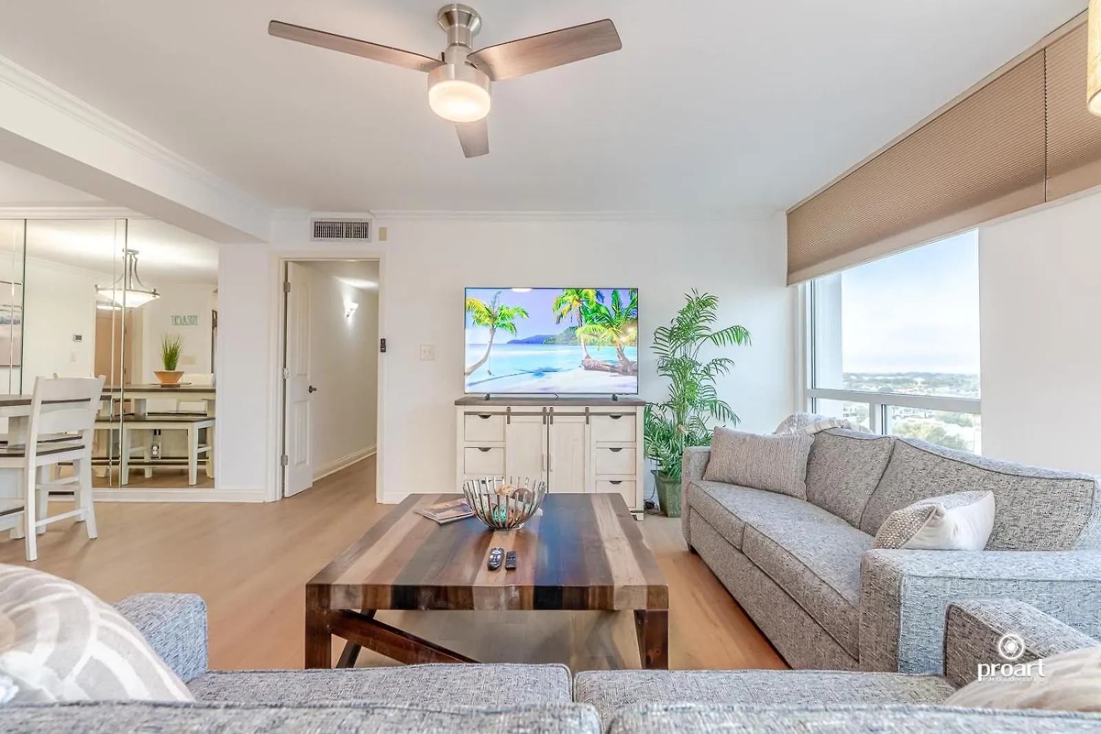 Beachfront - Huge, 3Bdr-2Ba Condo Sleeps 10 People, Great For Groups Destin 0*,  United States