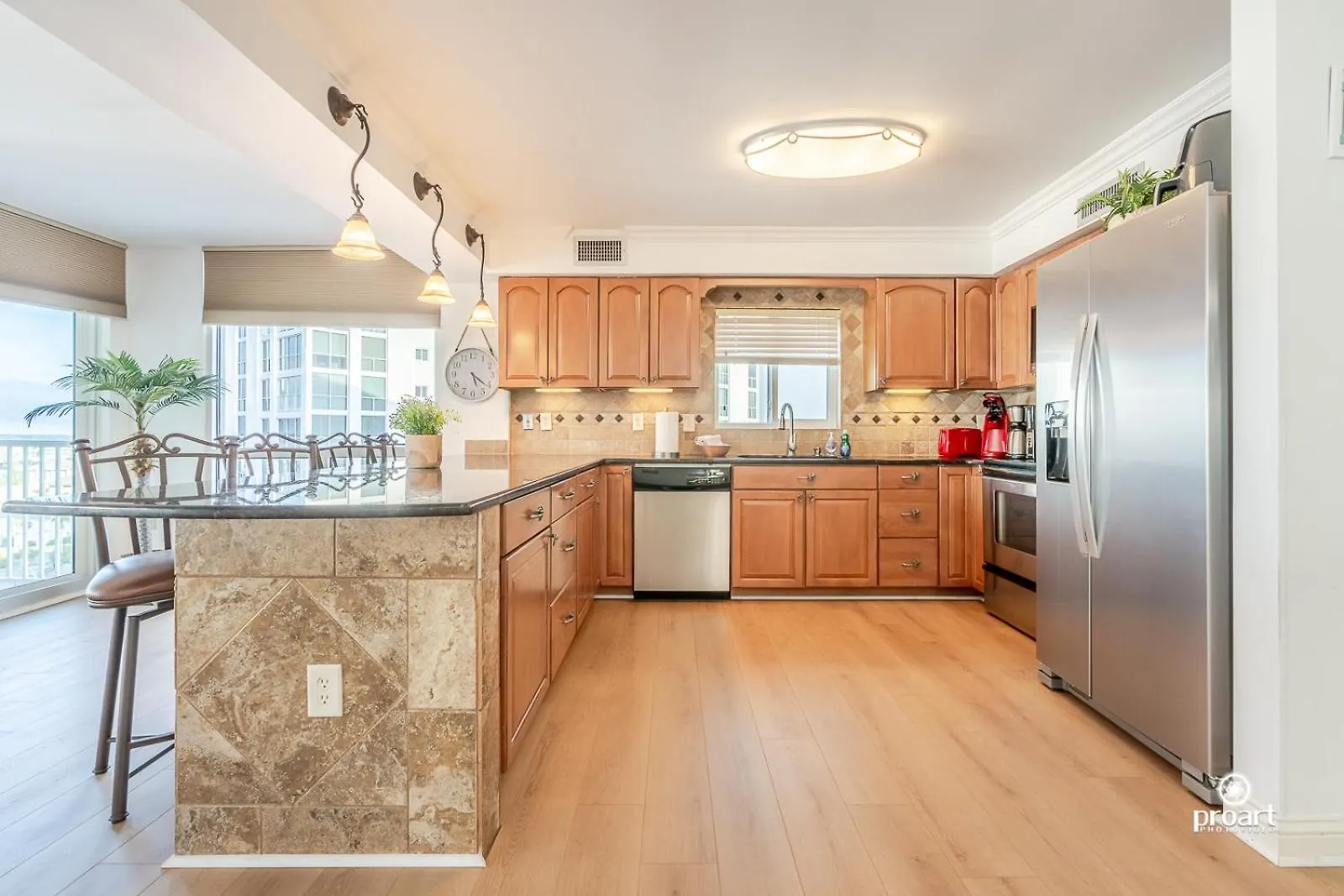 Beachfront - Huge, 3Bdr-2Ba Condo Sleeps 10 People, Great For Groups Destin Apartment
