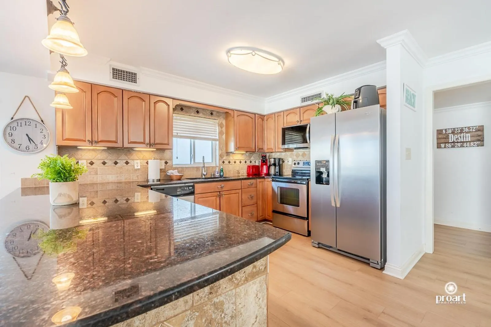 Beachfront - Huge, 3Bdr-2Ba Condo Sleeps 10 People, Great For Groups Destin