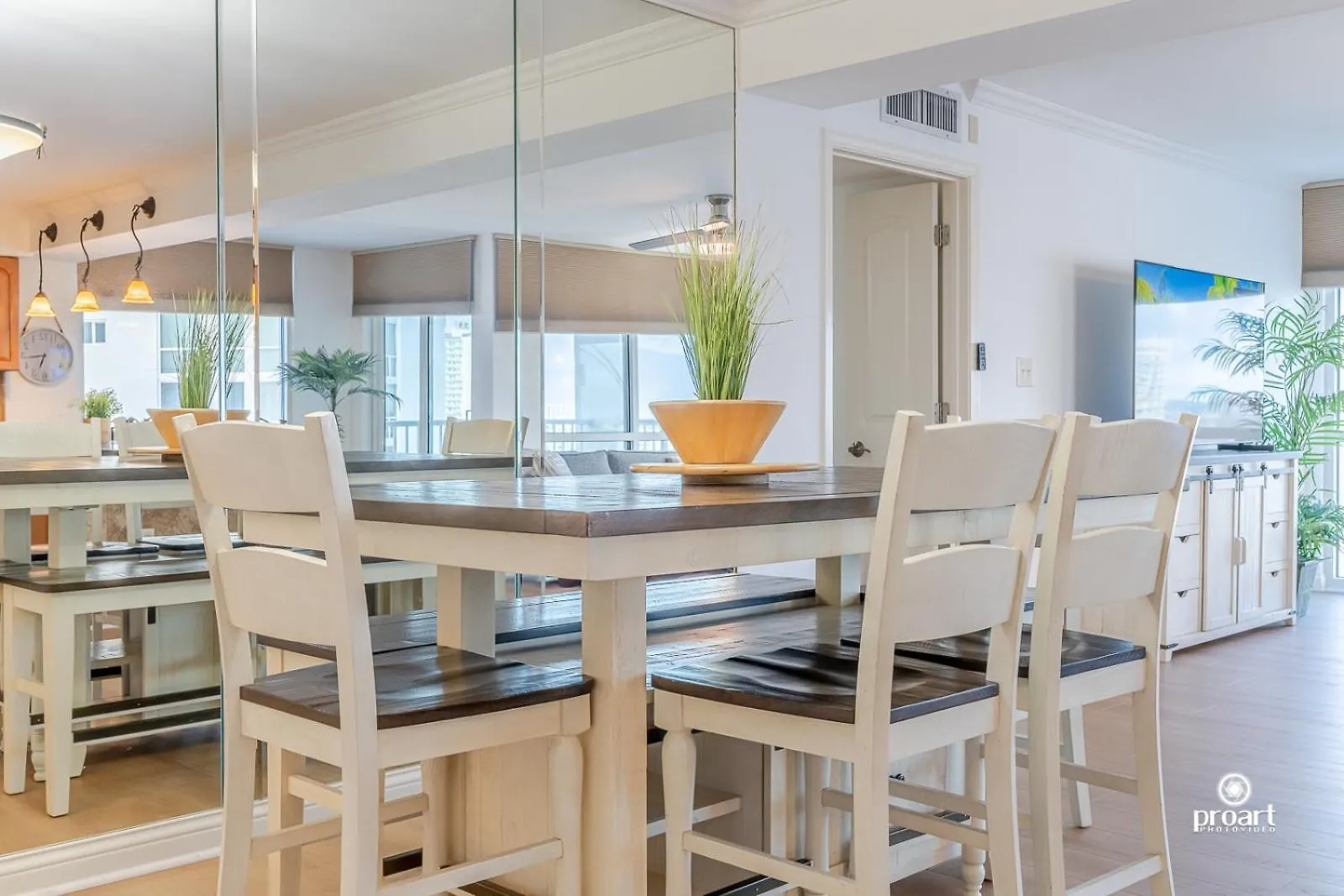 Apartment Beachfront - Huge, 3Bdr-2Ba Condo Sleeps 10 People, Great For Groups Destin