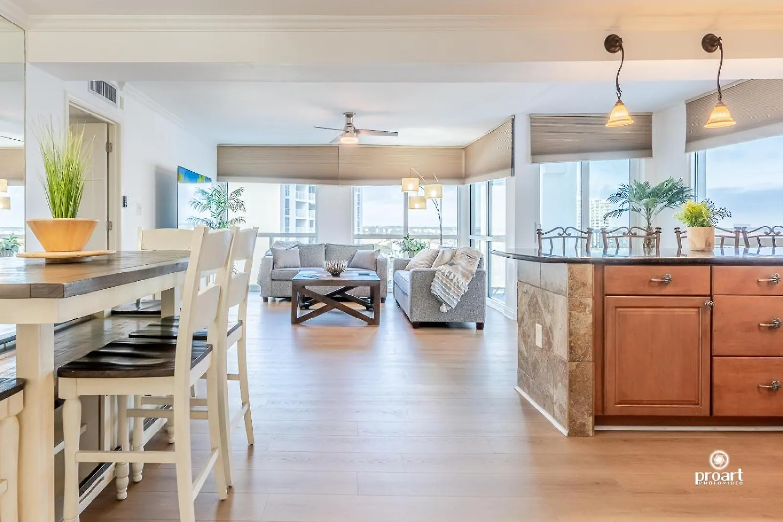 Beachfront - Huge, 3Bdr-2Ba Condo Sleeps 10 People, Great For Groups Destin 0*,  United States
