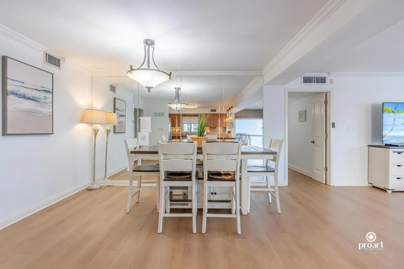 Apartment Beachfront - Huge, 3Bdr-2Ba Condo Sleeps 10 People, Great For Groups Destin