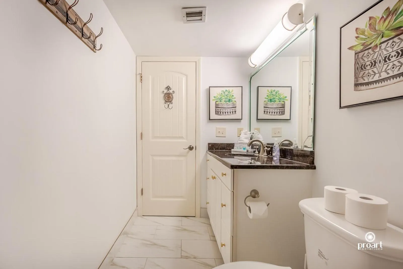 Apartment Beachfront - Huge, 3Bdr-2Ba Condo Sleeps 10 People, Great For Groups Destin