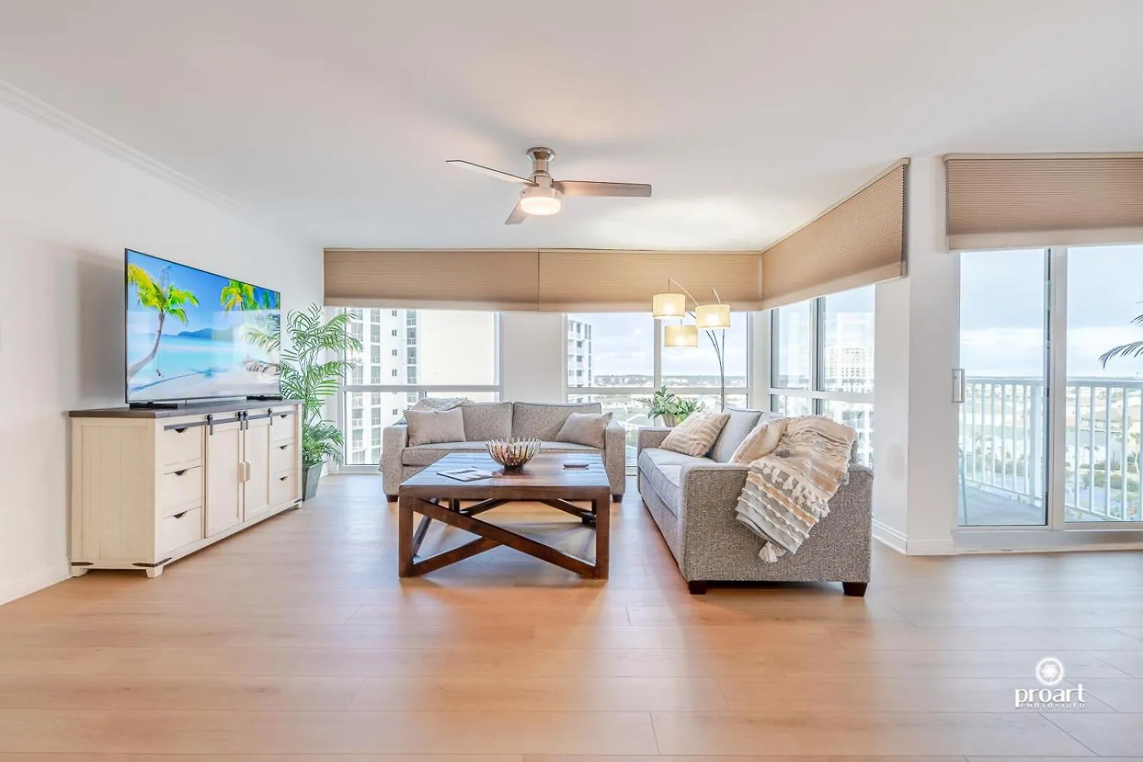 Beachfront - Huge, 3Bdr-2Ba Condo Sleeps 10 People, Great For Groups Destin 0*,  United States