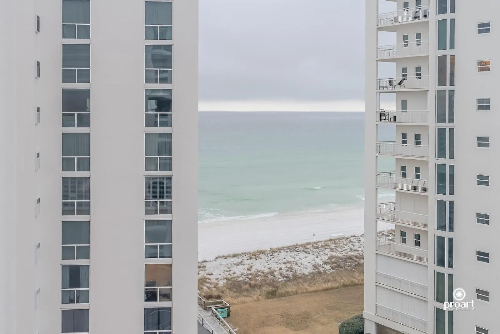 Beachfront - Huge, 3Bdr-2Ba Condo Sleeps 10 People, Great For Groups Destin
